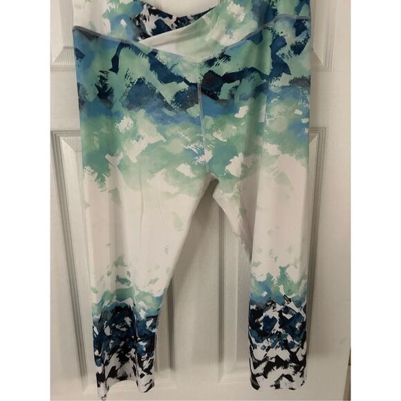 Fabletics XXL Winn Printed PureLuxe Crop Leggings - Picture 2 of 5